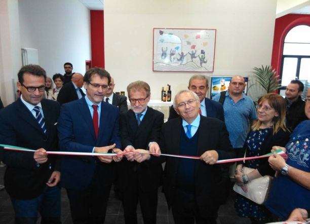 Taglio del nastro punto ristoro Zanolini