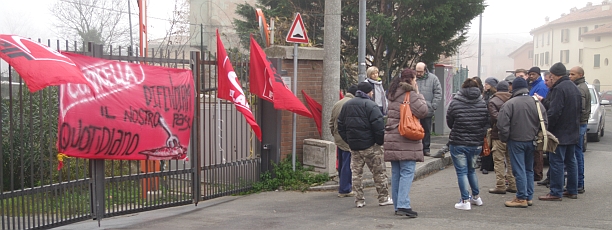 Pastificio Corticella. New Lat lascia i lavoratori nudi