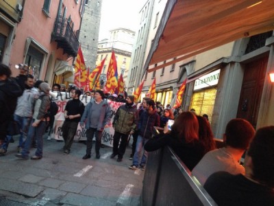 COrteo contro i divieti di dimora per gli scontri in piazza Verdi