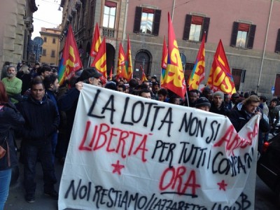 COrteo contro i divieti di dimora per gli scontri in piazza Verdi