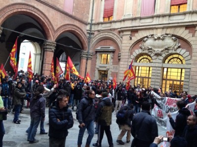COrteo contro i divieti di dimora per gli scontri in piazza Verdi