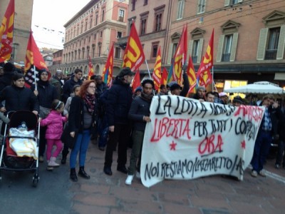 COrteo contro i divieti di dimora per gli scontri in piazza Verdi