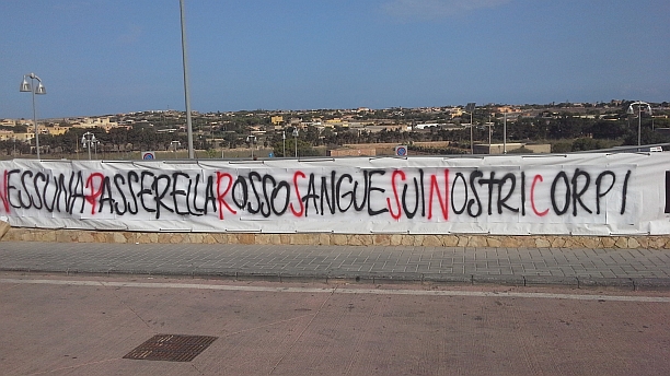 lampedusa striscione