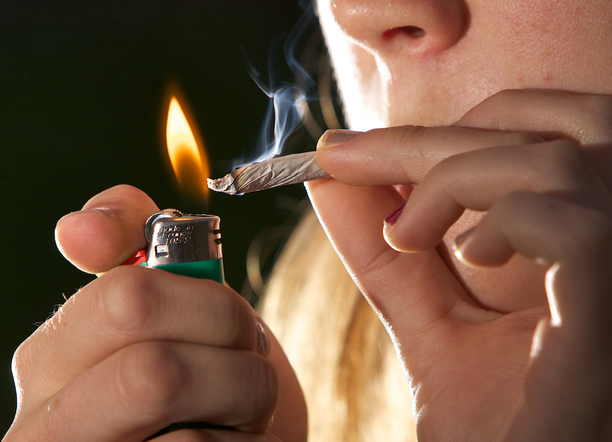 marijuana Foto Flick CC di Chuck Grimmett https://www.flickr.com/photos/cagrimmett/6307374507