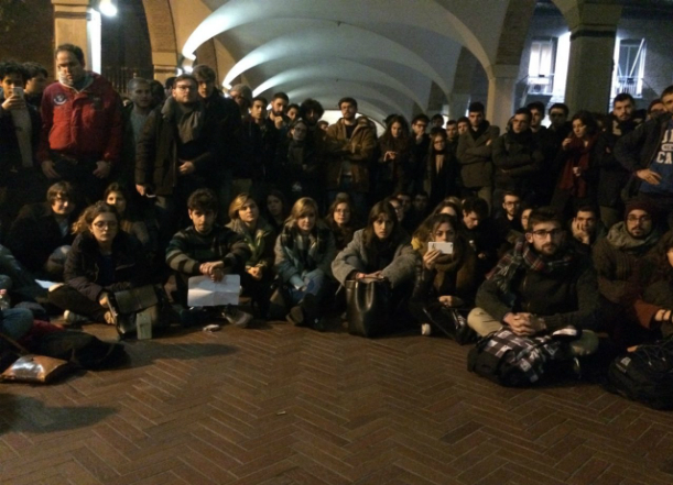 Studenti in piazza Scaravilli