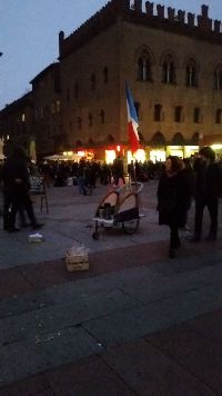 piazza maggiore bandiera francese