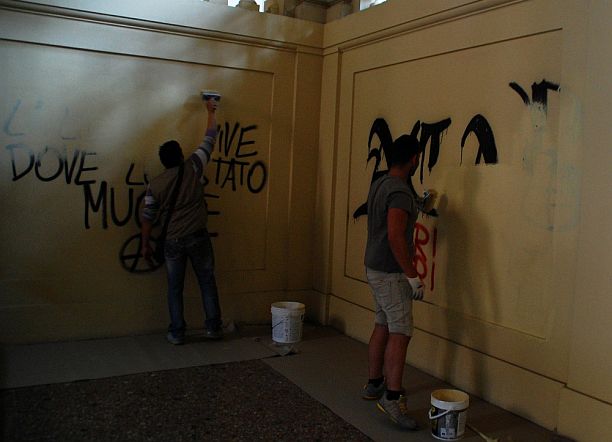 pulizia muri scienze politiche aula c