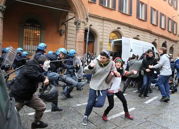 scontri_viaZamboni_2013