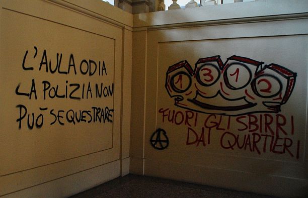 scritte aula c scienze politiche