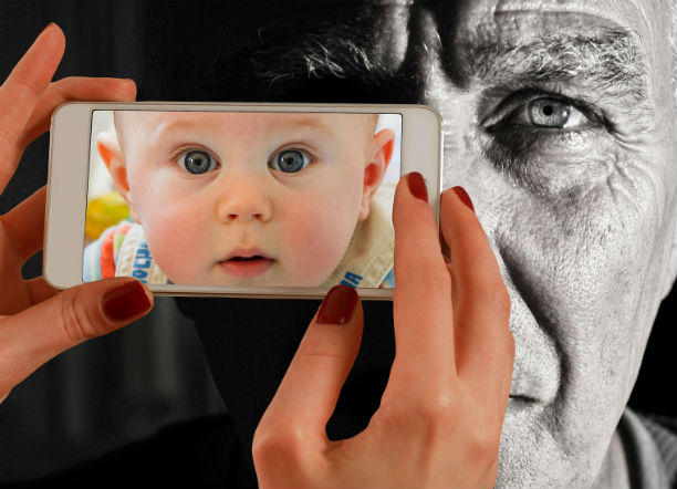 smartphone-bambino-anziano